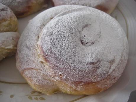 DESAFÍO AGOSTO DARING  BAKERS.  DOS OPCIONES: Kürtőskalács /Chimney cake o Ensaimadas.  Yo  Ensaimadas