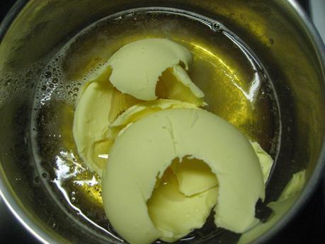 TARTA A LA CERVEZA CON DOS CHOCOLATES Y MORAS