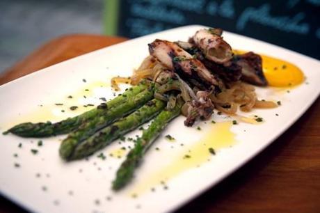 restaurantes nórdicos bohemios en españa Restaurante Clarita   Madrid decoración nórdica locales comerciales decoración interiores nórdicos restaurantes decoración de mesas en restaurantes decoración bares y restaurantes decoración bares nórdicos blog decoración restaurantes blog decoracion interiores 