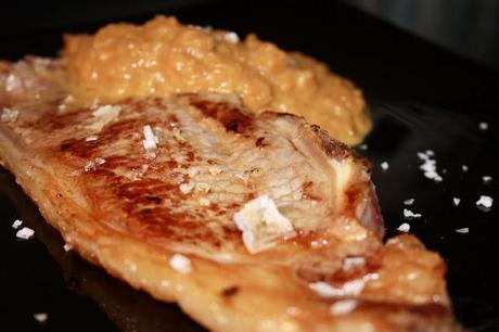 ENTRECOT CON SALSA DE CEBOLLETA AL VINO