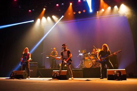 LA GIRA DE FLYING COLORS RECALARÁ EN ESPAÑA