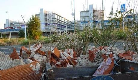 Basura en los accesos a Hospital Infanta Leonor, Vallecas