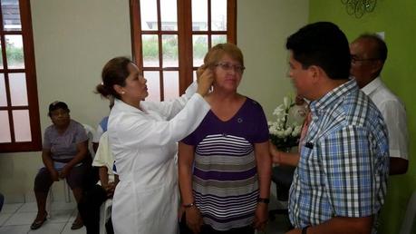 GOBERNACIÓN ENTREGA LENTES A PERSONAS DE LA TERCERA EDAD