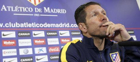 Simeone atento durante una rueda de prensa Atlético Nuevo Atlético, mismo Cholo 546182a217df2823fa2df02fb3734f05