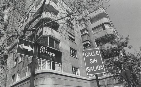 En los '90s la calle Belgrado, donde se ubicaba la Escuela de Periodismo de la Universidad de Chile, varias veces fue pintada con el nombre del periodista. Hoy se llama Periodista José Carrasco Tapia.  Archivo diario La Nación. Universidad Diego Portales.