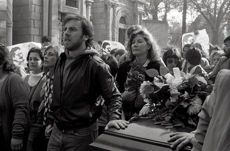 Fernando Paulsen en el funeral del periodista José Carrasco.  Archivo Inés Paulino. 