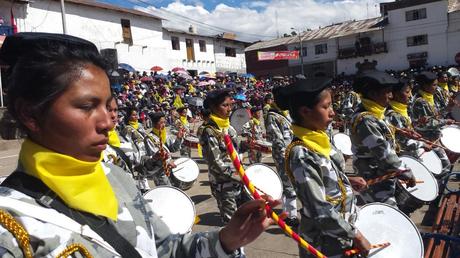Desfile escolar por aniversario de Chumbivilcas