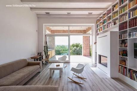 Casa de ladrillos alargada contemporánea en Hungría.