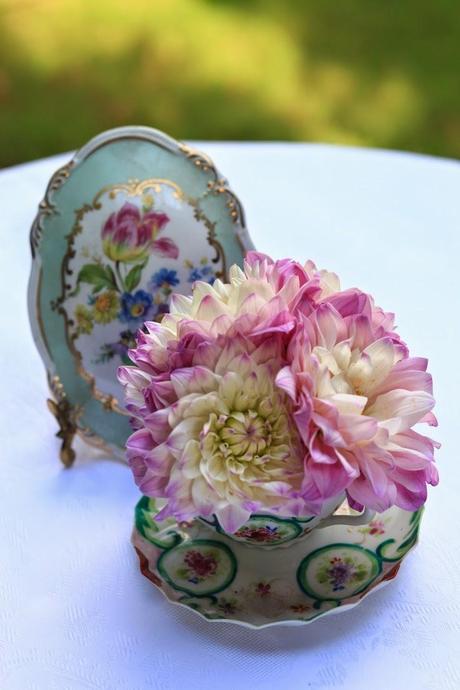 DE BATALLAS, FLORES Y DALIAS