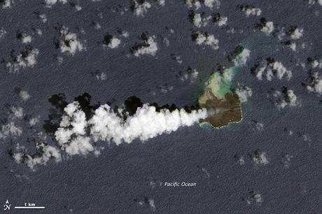 isla de Nishino-shima, Japón, desde satélite