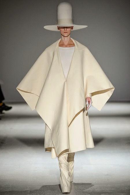 NUEVA TENDENCIA: CAPAS Y PONCHOS