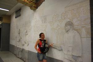 Su periódico señor. Detalle de una de las estaciones de metro