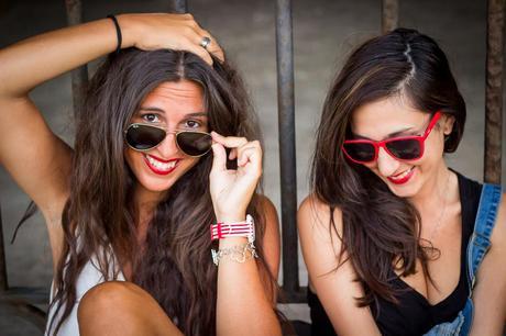 ShoesAndBasics Friends: These girls wear sneakers