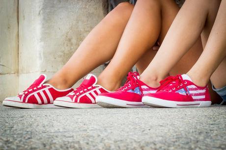 ShoesAndBasics Friends: These girls wear sneakers