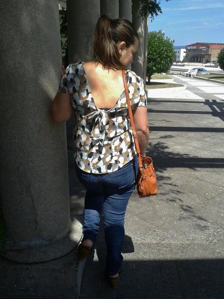 Espalda al aire/ A back nude blouse