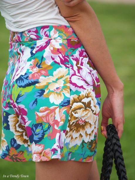 Outfit: Flower shorts Flower Shorts by Trini Lorente In a Trendy Town