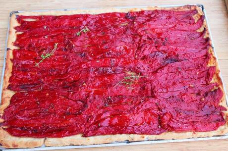 Coca de pimientos asados