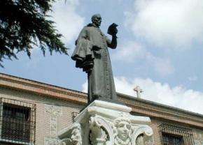 Escultura de Lope de Vega, junto al Convento de la Encarnación, en Madrid
