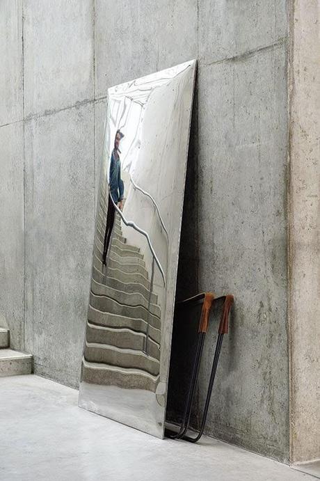 IN VEIN: MESA DE MÁRMOL Y ESPEJO