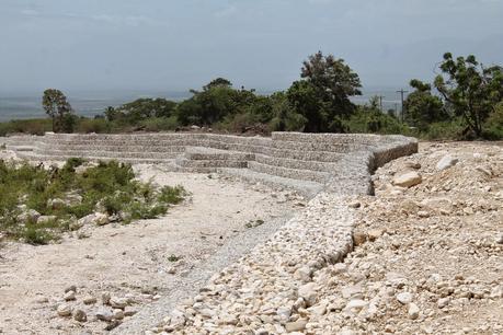 Del Valle inaugura en Neiba muro contención Río Panzo.