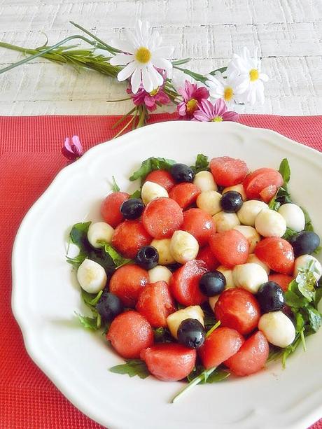 Ensalada de sandía y perlas de mozzarella