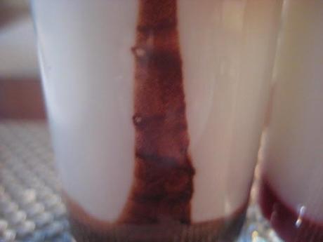 VASITOS DE CREMA DE YOGUR CON SIROPES VARIADOS