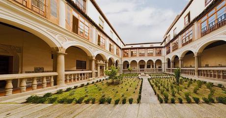 Claustro de la Mona del Convento de las Comendadoras
