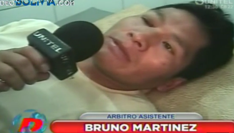 Árbitro apuñalado por la espalda en Bolivia (video)