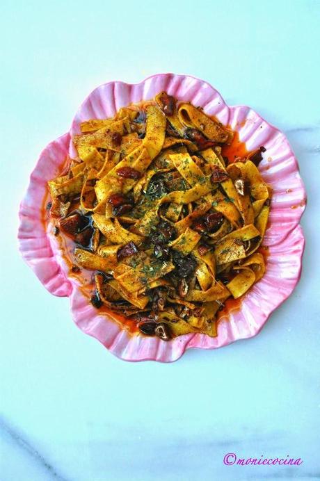 TALLARINES CON AZAFRÁN Y MANTEQUILLA PICANTE (MIS RECETAS FAVORITAS DE
LIBROS DE COCINA)