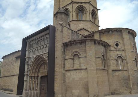 Soberbia portada románica de Santa María la Real, en Sangüesa.