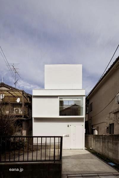 Frente a la calle de casa japonesa minimalista