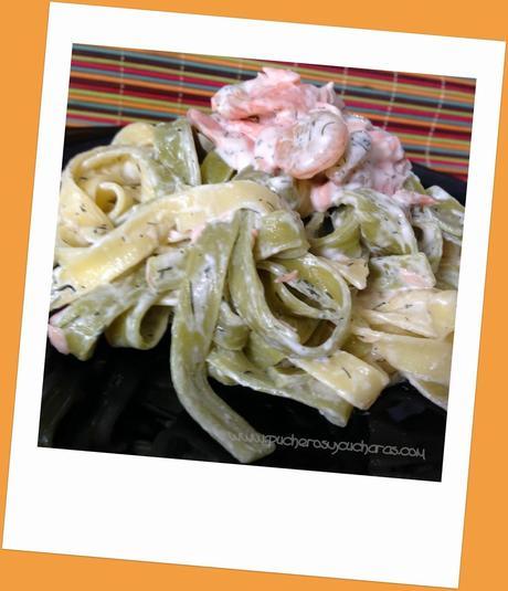 Tagliatelle con salmón y gambas