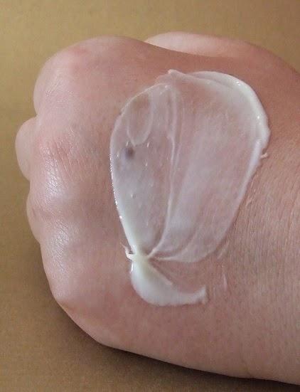 La crema de manos “Ictyane” de DUCRAY – repara las manos secas y estropeadas