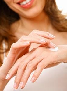 La crema de manos “Ictyane” de DUCRAY – repara las manos secas y estropeadas