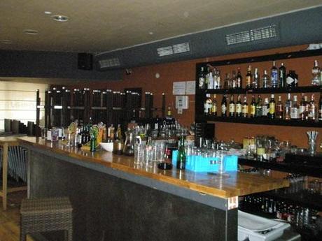 NUEVAS IMÁGENES DEL LOUNGE BAR DISEÑADO POR A-CERO EN POZUELO, MADRID