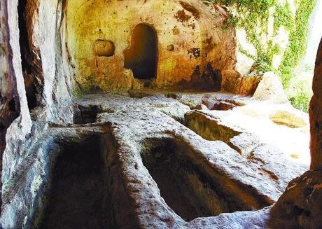 Cueva en Santorkaria. Trebiño