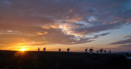 Amanece en La Mancha. Autor, Ramón J. Zarza Carrasco