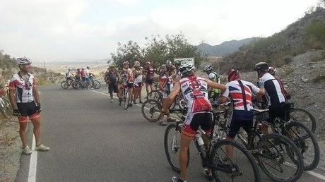 Ciclistas en la campaña '12 meses, 12 rutas'. 