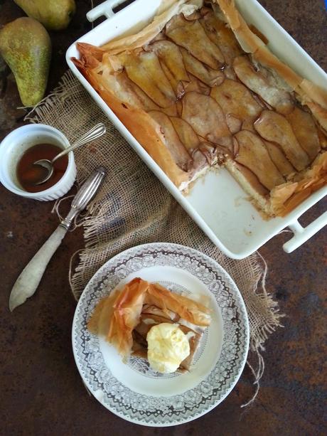 Tarta de ricotta y peras con miel de vainilla
