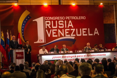 Venezuela precisa importar petróleo de Argelia.