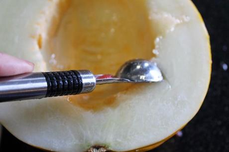Ensalada dulce de bolas de sandía y melón a la menta (paso a paso)
