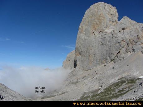 Ruta por el Macizo Central de Picos de Europa: De las Vegas del Toro a Peña Vieja y Urriellu por la Canal del Vidrio y Collado Santa Ana