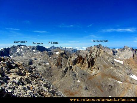 Ruta Vegas del Toro, Canal del Vidrio, Peña Vieja, Urriellu: Vista del Llambrión, Palanca, Peña Santa y Torrecerredo desde Peña Vieja