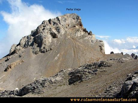 Ruta Vegas del Toro, Canal del Vidrio, Peña Vieja, Urriellu: Vista de Peña Vieja