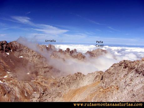 Ruta Vegas del Toro, Canal del Vidrio, Peña Vieja, Urriellu: Vista del Urriellu y Peña Castil desde Peña Vieja