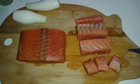 Salmón al horno con mantequilla y eneldo