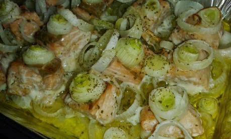 Salmón al horno con mantequilla y eneldo