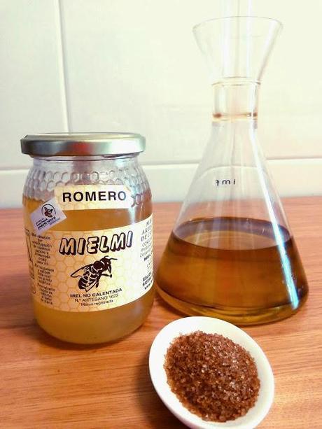 Exfoliante natural. Aceite, azucar moreno y miel Exfoliante natural. Aceite, azucar moreno y miel