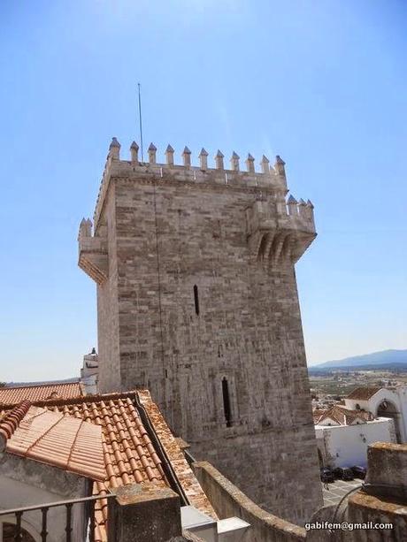 Torre das Tres Coroas (Estremoz)