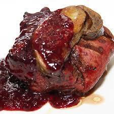 Solomillo con micuit Foie de pato sobre dulce de pimientos rojos. Nutrición y recetas Solomillo - Cantabriaentuboca.restaurantalpunt_com